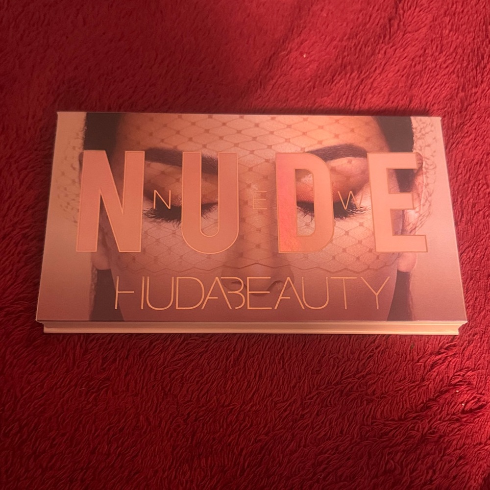 HUDA BEAUTY Nude Palette with Pink Tones